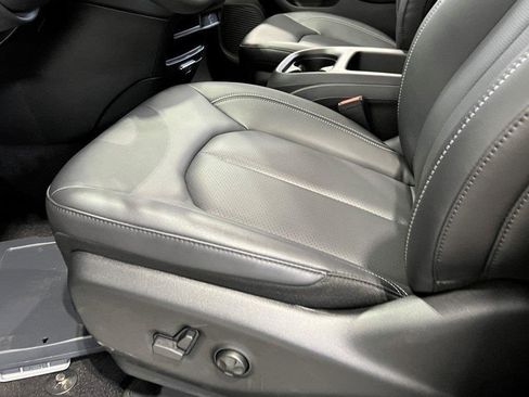 New 2026 Chrysler Pacifica Select image 22