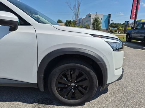 Certified 2025 Nissan Pathfinder SL AWD/4WD image 11