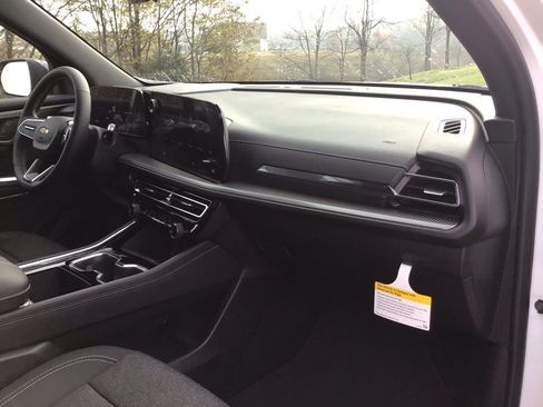 New 2026 Chevrolet Traverse LT w/ Driver Confidence Package image 27