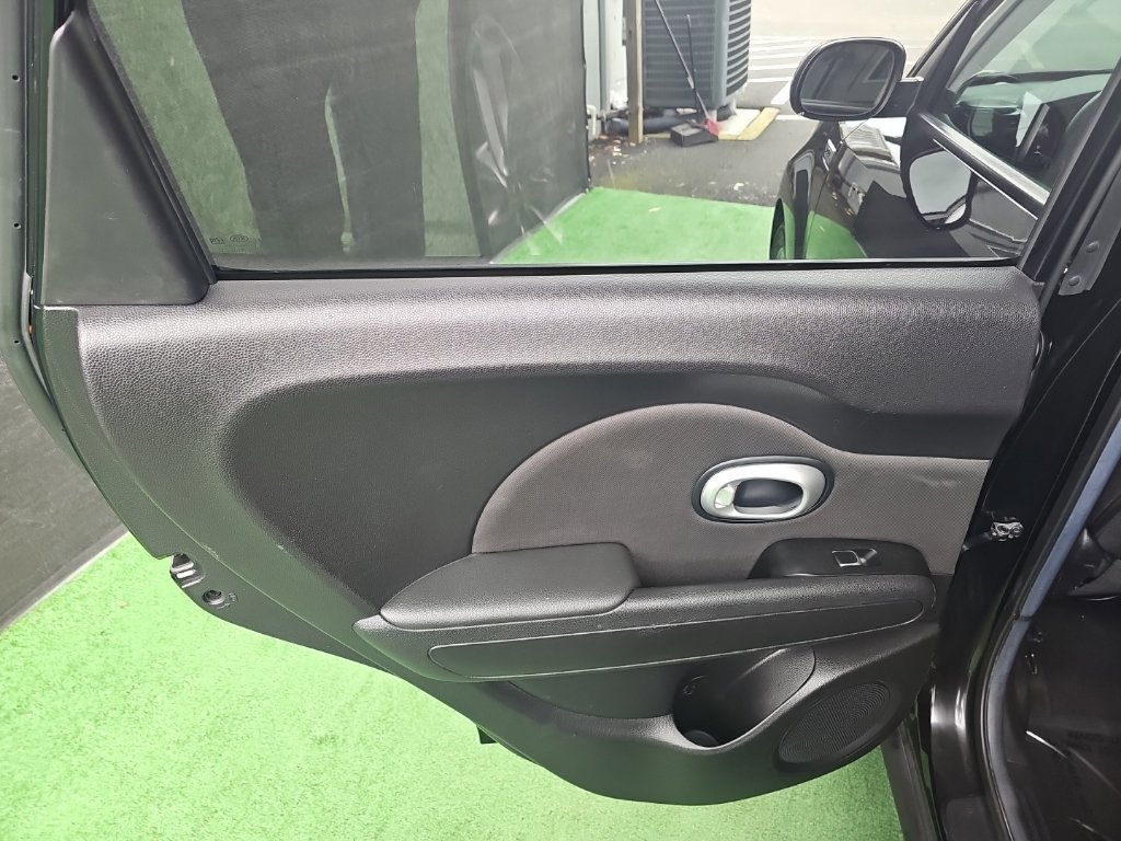 Used 2019 Kia Soul + FWD image 34