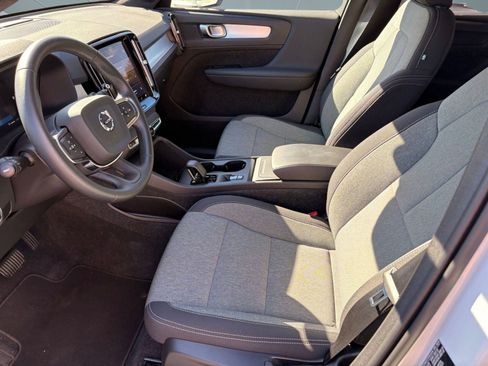 Certified 2025 Volvo XC40 B5 Core image 5