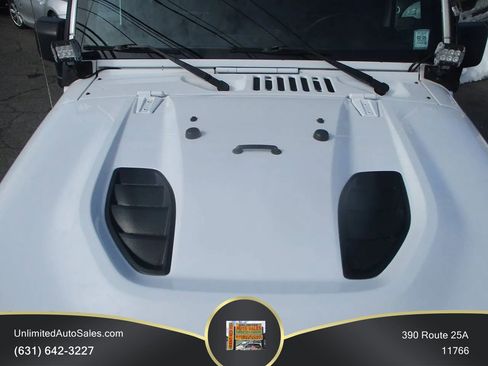 Used 2017 Jeep Wrangler Unlimited Rubicon AWD/4WD image 6