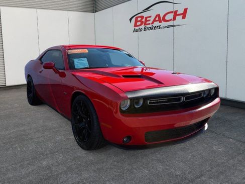 Used 2015 Dodge Challenger R/T Plus image 3