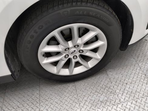 Used 2014 Ford Taurus SE FWD image 31