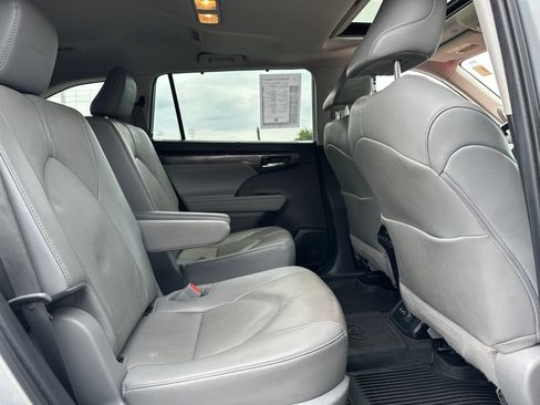Used 2022 Toyota Highlander Limited AWD/4WD image 33