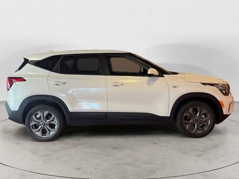 Used 2026 Kia Seltos LX FWD image 2