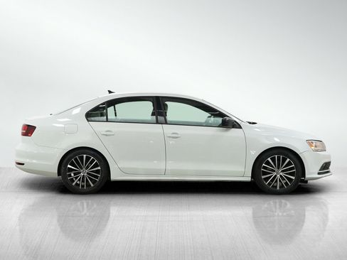 Used 2016 Volkswagen Jetta Sport image 6