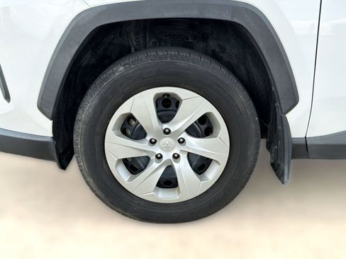 Used 2020 Toyota RAV4 LE FWD image 12