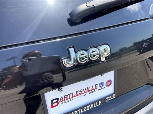 Used 2020 Jeep Cherokee Latitude FWD image 14