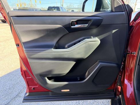 Certified 2022 Toyota Highlander XSE image 17