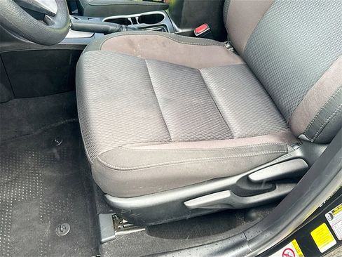 Used 2017 Toyota Corolla LE image 19