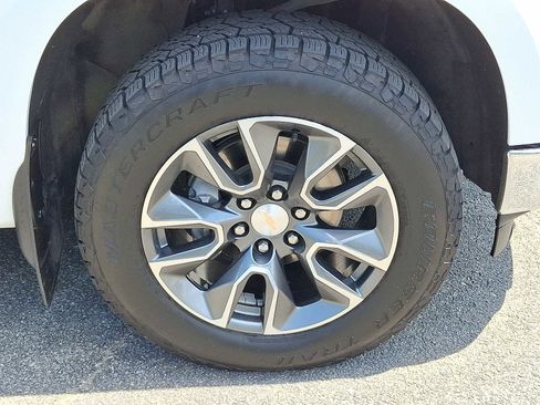 Used 2024 Chevrolet Silverado 1500 LT AWD/4WD image 8