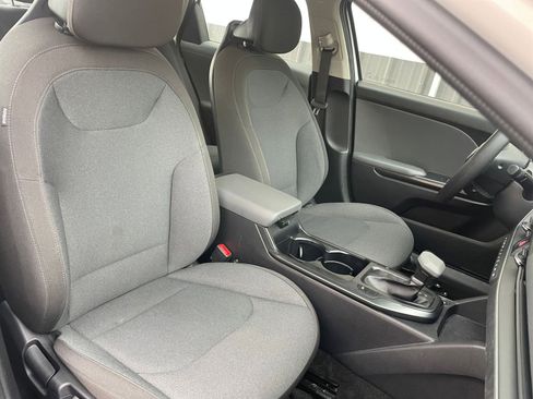 Used 2025 Kia K4 LXS image 35