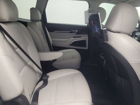 Used 2022 Kia Telluride S FWD image 19