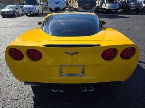 Used 2005 Chevrolet Corvette Coupe w/ Performance Handling Package image 14