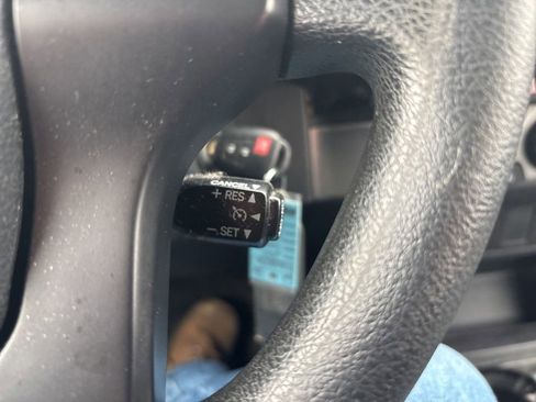 Used 2017 Toyota Tacoma SR image 21