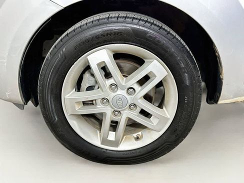 Used 2010 Kia Soul + w/ Audio Pkg FWD image 7