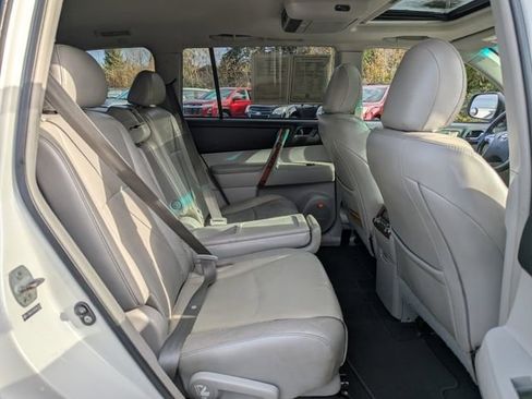 Used 2011 Toyota Highlander Limited w/ Tow Pkg image 39