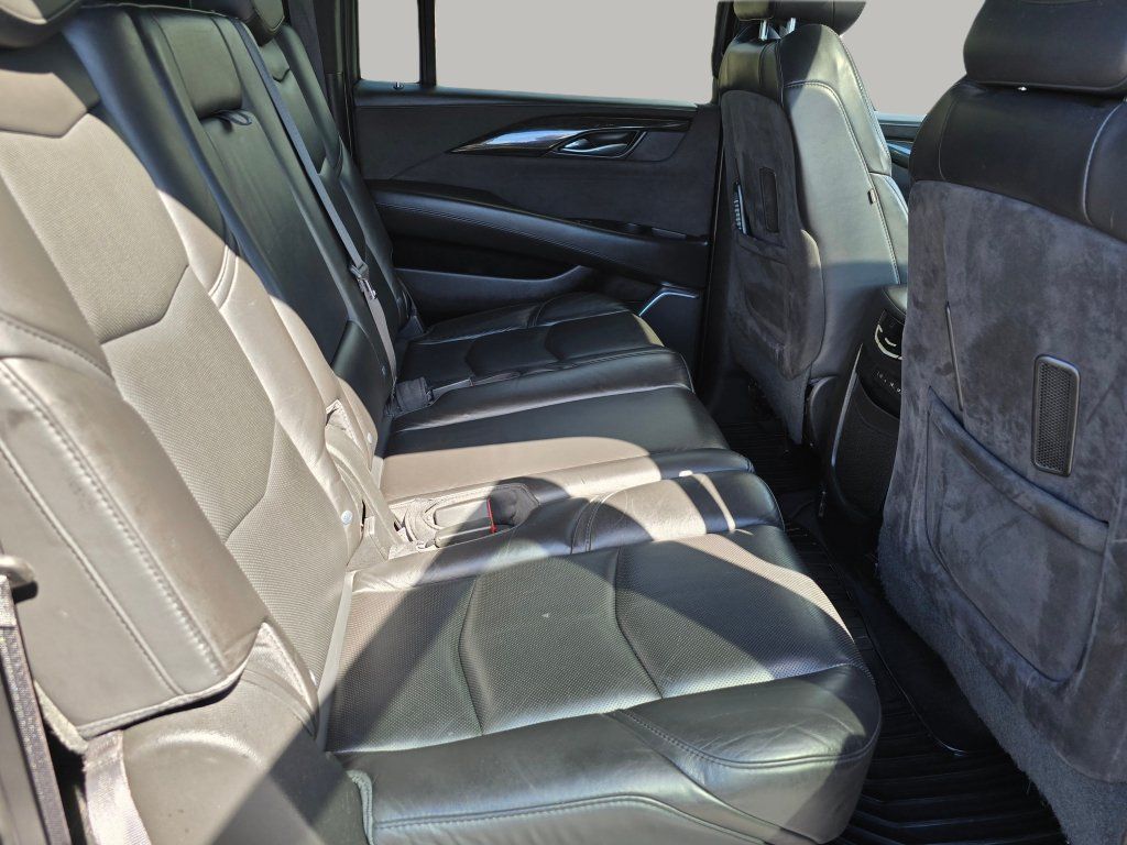 Used 2018 Cadillac Escalade ESV Platinum AWD/4WD image 29