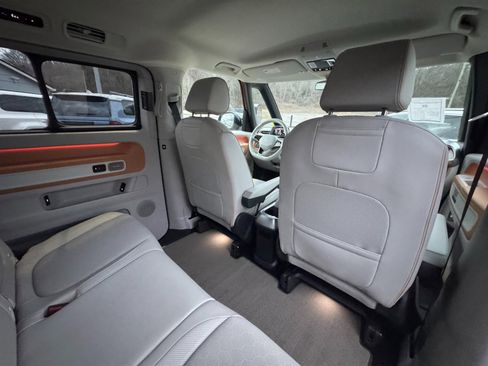 Used 2025 Volkswagen ID. Buzz Pro S Plus image 43