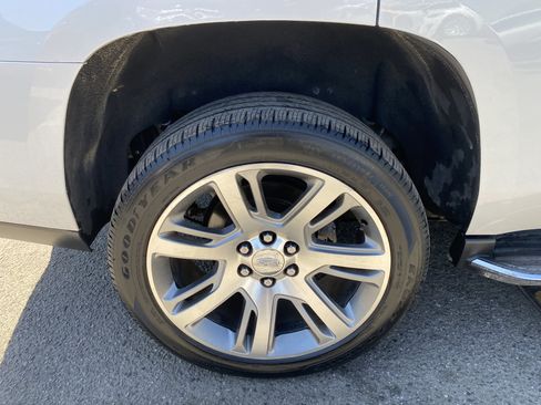 Used 2016 Cadillac Escalade Luxury RWD image 12