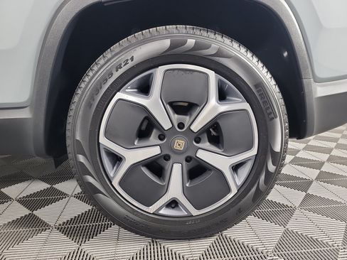 Used 2024 Rivian R1S Adventure AWD/4WD image 10