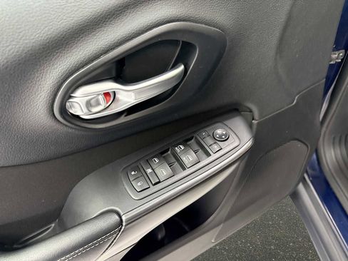 Used 2015 Jeep Cherokee Latitude w/ Cold Weather Group image 16