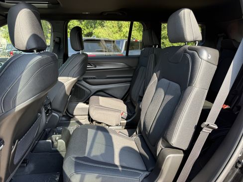 New 2025 Jeep Grand Cherokee L Laredo image 20