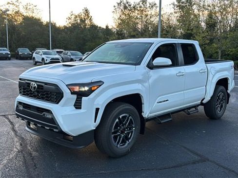New 2025 Toyota Tacoma TRD Sport image 2