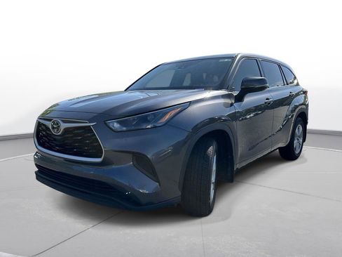 Used 2022 Toyota Highlander L image 2