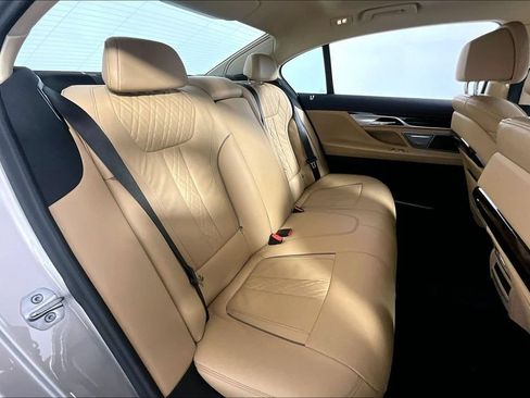 Used 2022 BMW 750Li xDrive AWD/4WD image 27