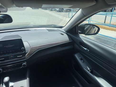 Used 2025 Nissan Altima 2.5 SV FWD image 31