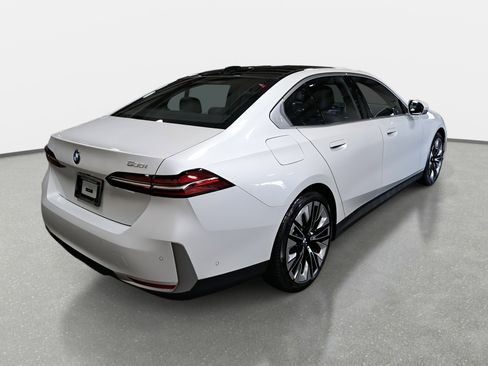 New 2026 BMW 530i w/ Premium Package image 5