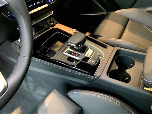 Certified 2025 Audi Q5 2.0T Premium Plus w/ Premium Plus Package AWD/4WD image 16