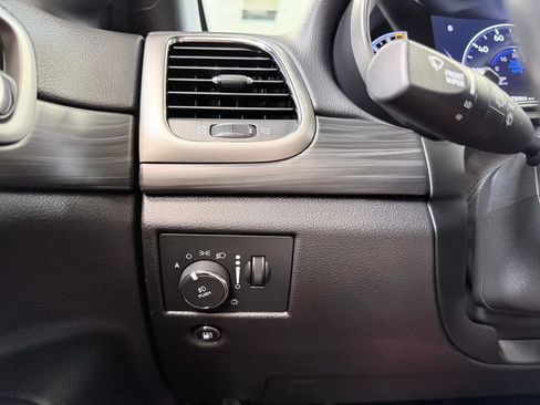 Used 2021 Jeep Grand Cherokee Laredo X AWD/4WD image 41