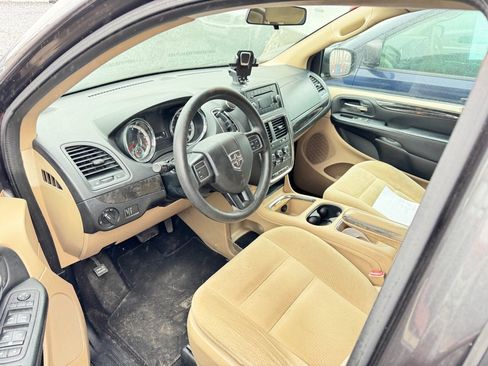 Used 2016 Dodge Grand Caravan SXT FWD image 13