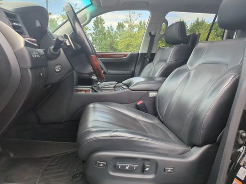 Used 2016 Lexus LX 570 4WD w/ Luxury Package image 19