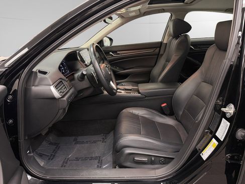 Used 2018 Honda Accord Touring image 9