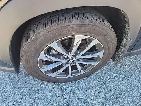 Certified 2024 Toyota Corolla Cross XLE w/ Convenience Package image 9