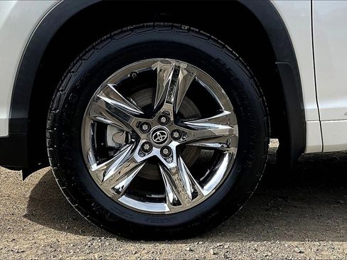 Used 2019 Toyota Highlander Limited Platinum image 12