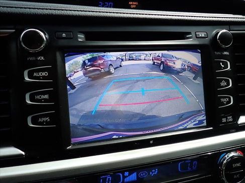 Used 2015 Toyota Highlander XLE AWD/4WD image 22