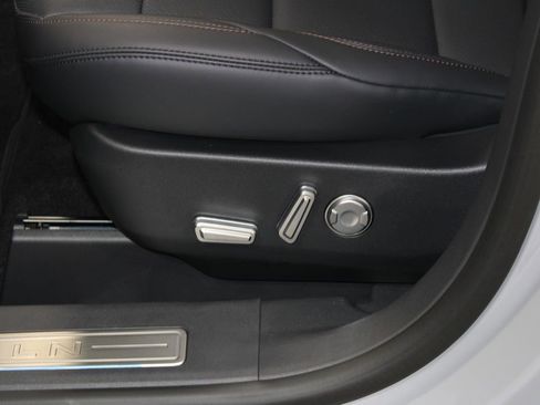 New 2026 Lincoln Nautilus Premier image 21