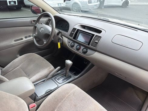 Used 2004 Toyota Camry LE FWD image 18