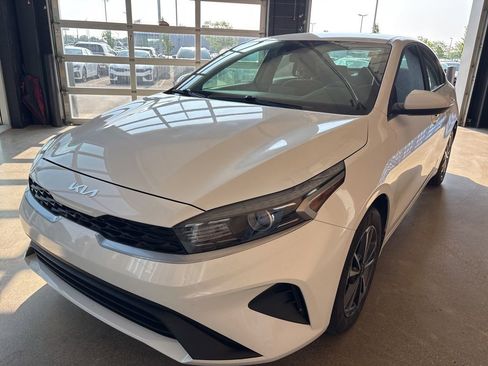 Certified 2024 Kia Forte LXS FWD image 5