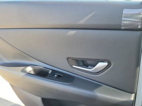 New 2026 Hyundai Elantra Limited FWD image 25