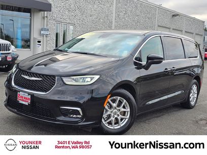 Used 2023 Chrysler Pacifica Touring-L