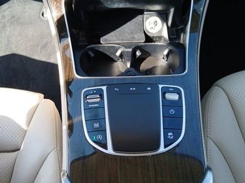 Used 2020 Mercedes-Benz GLC 300 image 21