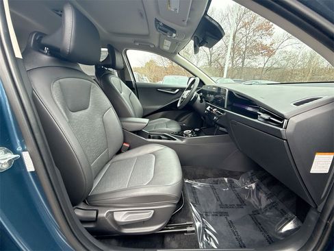 Used 2024 Kia Niro SX Touring image 26