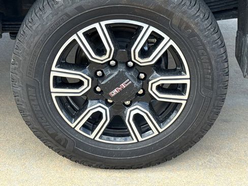 Used 2022 GMC Sierra 2500 AT4 w/ AT4 Preferred Package image 8
