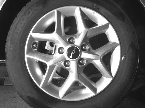 Used 2025 Kia Soul LX w/ LX Technology Package FWD image 15
